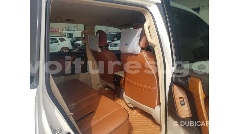 Big with watermark toyota land cruiser estuaire import dubai 6290