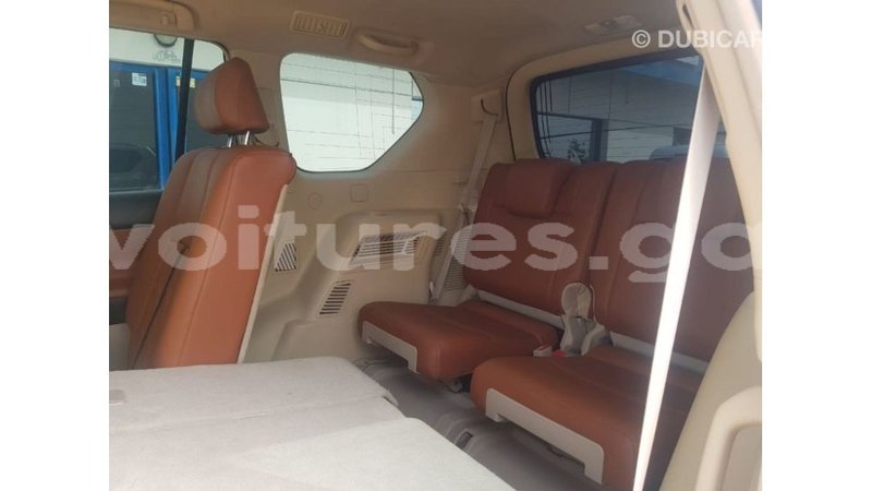 Big with watermark toyota land cruiser estuaire import dubai 6290