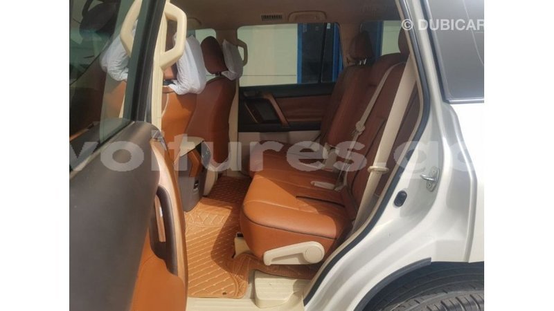 Big with watermark toyota land cruiser estuary import dubai 6290