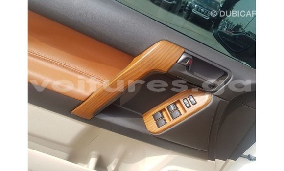 Acheter Import Voiture Toyota Land Cruiser Blanc à Import - Dubai, Estuaire Acheter Import Voiture Toyota Land Cruiser Blanc à Import - Dubai, Estuaire