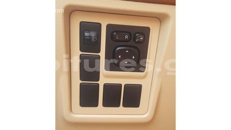 Big with watermark toyota land cruiser estuary import dubai 6290