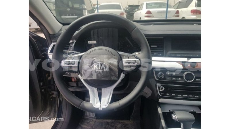 Big with watermark kia cadenza estuaire import dubai 6293