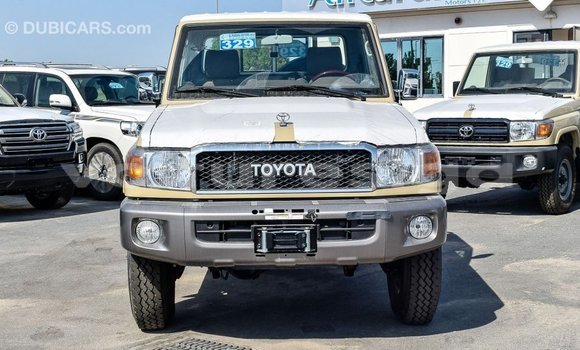 Acheter Import Voiture Toyota Land Cruiser Beige à Import - Dubai, Estuaire Acheter Import Voiture Toyota Land Cruiser Beige à Import - Dubai, Estuaire