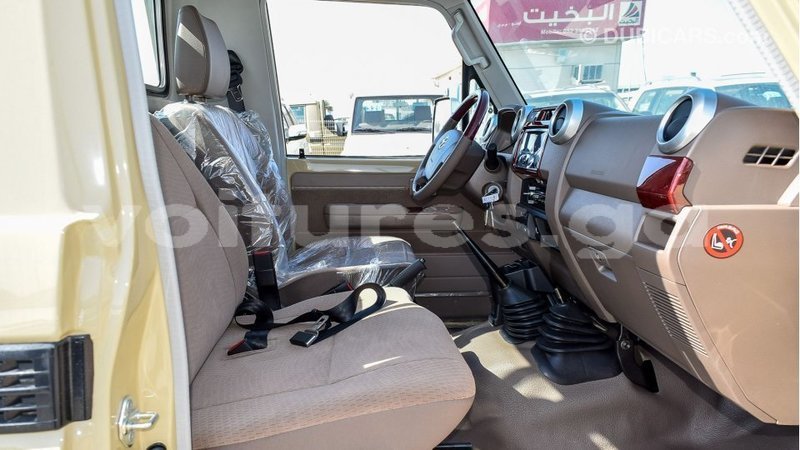 Big with watermark toyota land cruiser estuaire import dubai 6296