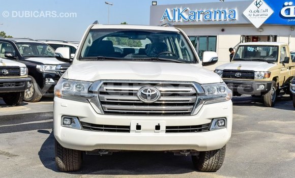 Acheter Import Voiture Toyota Land Cruiser Blanc à Import - Dubai, Estuaire Acheter Import Voiture Toyota Land Cruiser Blanc à Import - Dubai, Estuaire