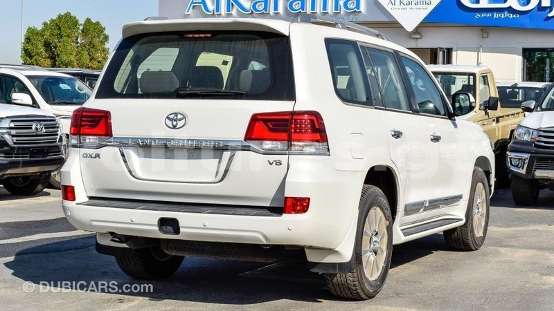 Big with watermark toyota land cruiser estuaire import dubai 6298