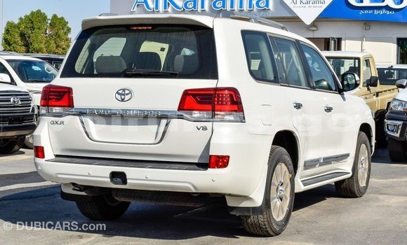 Acheter Import Voiture Toyota Land Cruiser Blanc à Import - Dubai, Estuaire Acheter Import Voiture Toyota Land Cruiser Blanc à Import - Dubai, Estuaire