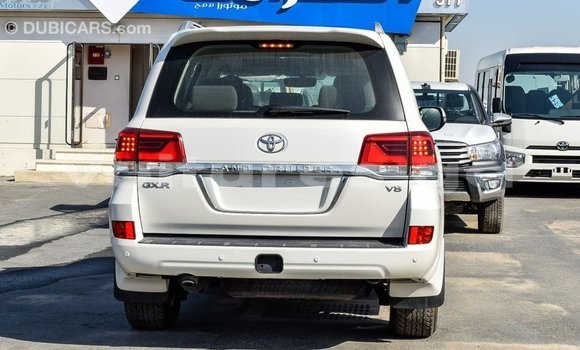 Acheter Import Voiture Toyota Land Cruiser Blanc à Import - Dubai, Estuaire Acheter Import Voiture Toyota Land Cruiser Blanc à Import - Dubai, Estuaire