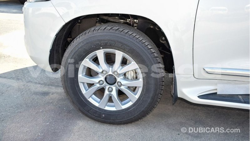 Big with watermark toyota land cruiser estuaire import dubai 6298