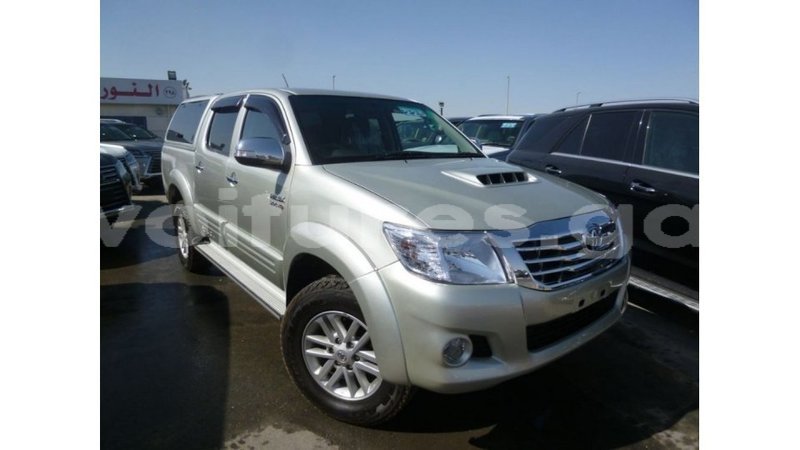 Big with watermark toyota hilux estuaire import dubai 6299