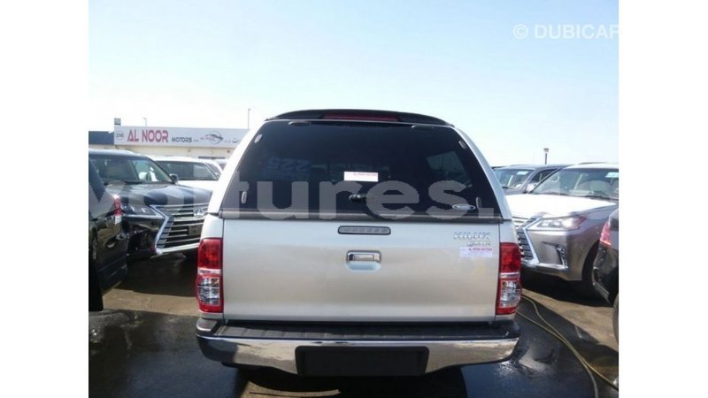 Big with watermark toyota hilux estuaire import dubai 6299