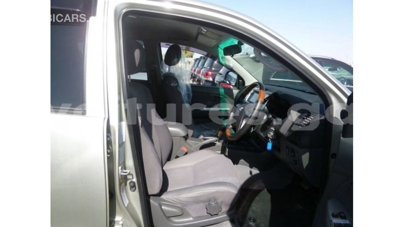 Big with watermark toyota hilux estuaire import dubai 6299