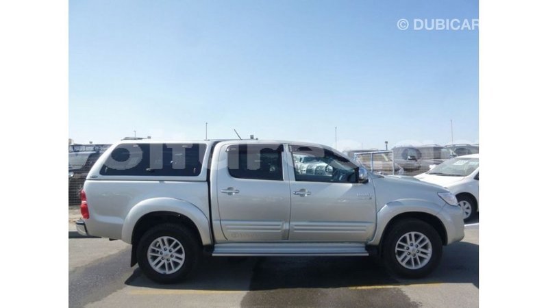 Big with watermark toyota hilux estuaire import dubai 6299