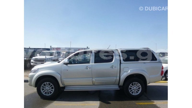 Big with watermark toyota hilux estuaire import dubai 6299