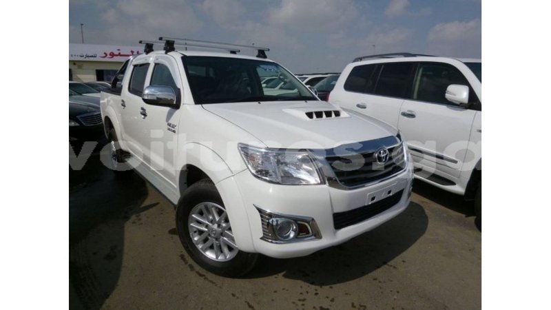 Big with watermark toyota hilux estuaire import dubai 6300