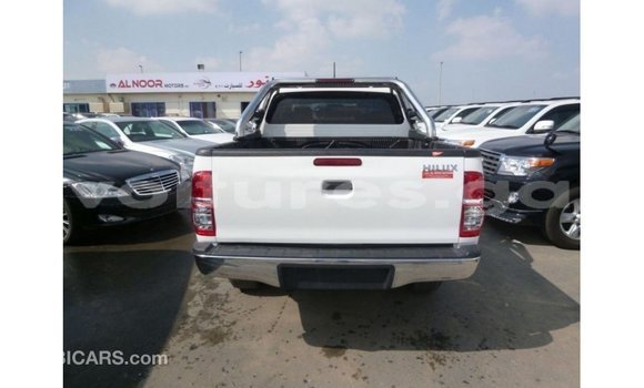 Sayi Imported Toyota Hilux White Mota in Import - Dubai a estuary Sayi Imported Toyota Hilux White Mota in Import - Dubai a estuary