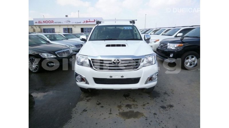 Big with watermark toyota hilux estuaire import dubai 6300