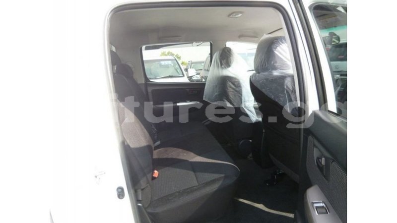 Big with watermark toyota hilux estuaire import dubai 6300