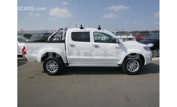 Sayi Imported Toyota Hilux White Mota in Import - Dubai a estuary Sayi Imported Toyota Hilux White Mota in Import - Dubai a estuary