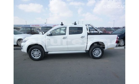 Sayi Imported Toyota Hilux White Mota in Import - Dubai a estuary Sayi Imported Toyota Hilux White Mota in Import - Dubai a estuary