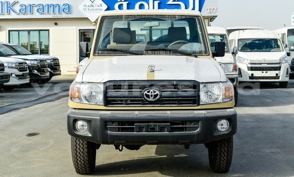 Acheter Import Voiture Toyota Land Cruiser Beige à Import - Dubai, Estuaire Acheter Import Voiture Toyota Land Cruiser Beige à Import - Dubai, Estuaire