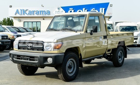 Acheter Import Voiture Toyota Land Cruiser Beige à Import - Dubai, Estuaire Acheter Import Voiture Toyota Land Cruiser Beige à Import - Dubai, Estuaire