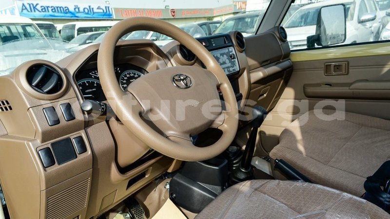 Big with watermark toyota land cruiser estuaire import dubai 6301