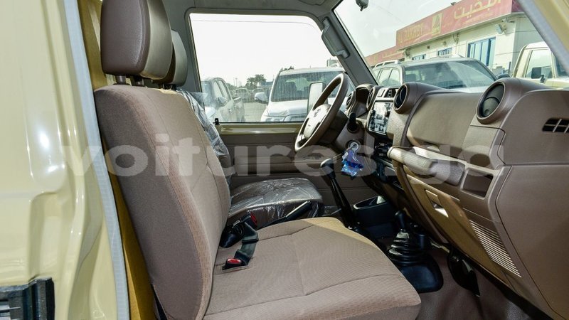 Big with watermark toyota land cruiser estuaire import dubai 6301