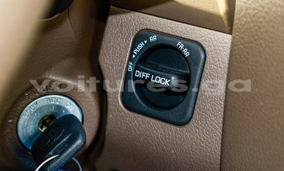 Acheter Import Voiture Toyota Land Cruiser Beige à Import - Dubai, Estuaire Acheter Import Voiture Toyota Land Cruiser Beige à Import - Dubai, Estuaire