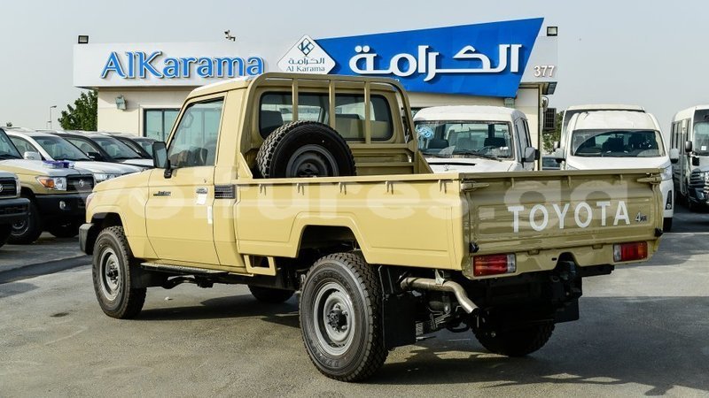 Big with watermark toyota land cruiser estuaire import dubai 6301