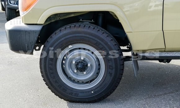 Acheter Import Voiture Toyota Land Cruiser Beige à Import - Dubai, Estuaire Acheter Import Voiture Toyota Land Cruiser Beige à Import - Dubai, Estuaire