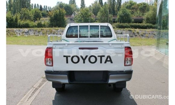 Sayi Imported Toyota Hilux White Mota in Import - Dubai a estuary Sayi Imported Toyota Hilux White Mota in Import - Dubai a estuary