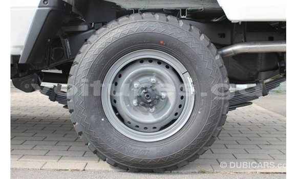 Acheter Import Voiture Toyota Land Cruiser Blanc à Import - Dubai, Estuaire Acheter Import Voiture Toyota Land Cruiser Blanc à Import - Dubai, Estuaire
