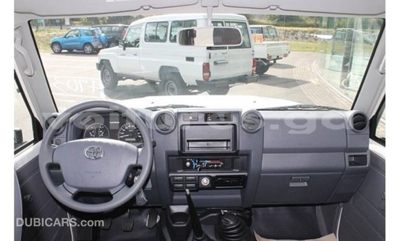 Acheter Import Voiture Toyota Land Cruiser Blanc à Import - Dubai, Estuaire Acheter Import Voiture Toyota Land Cruiser Blanc à Import - Dubai, Estuaire