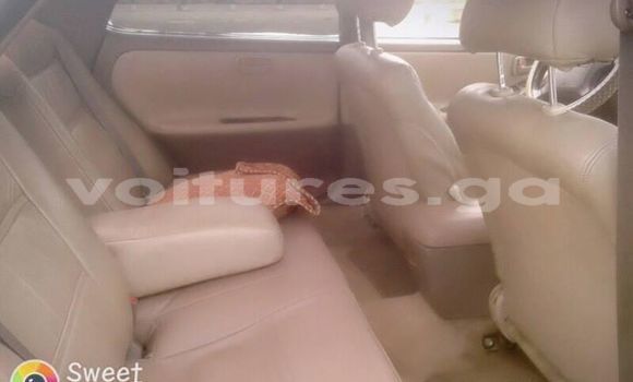 Sayi Na hannu Lexus ES 300 Azurfa Mota in Libreville a estuary Sayi Na hannu Lexus ES 300 Azurfa Mota in Libreville a estuary