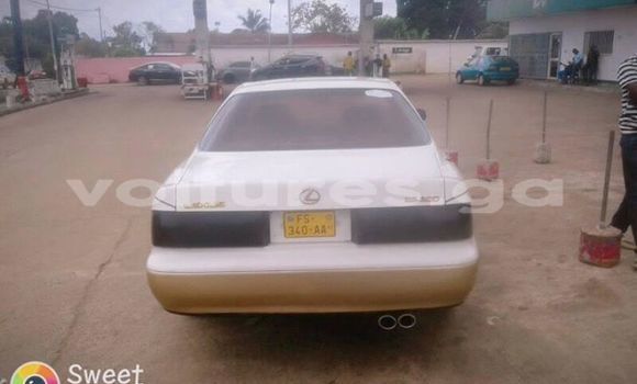 Sayi Na hannu Lexus ES 300 Azurfa Mota in Libreville a estuary Sayi Na hannu Lexus ES 300 Azurfa Mota in Libreville a estuary