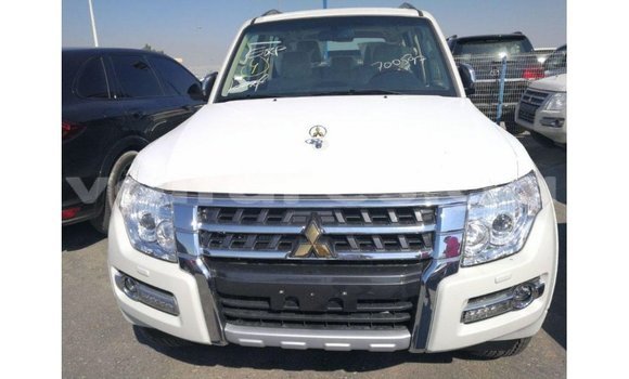 Acheter Import Voiture Mitsubishi Pajero Blanc à Import - Dubai, Estuaire Acheter Import Voiture Mitsubishi Pajero Blanc à Import - Dubai, Estuaire