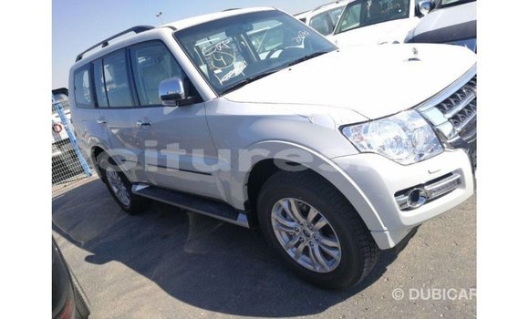Acheter Import Voiture Mitsubishi Pajero Blanc à Import - Dubai, Estuaire Acheter Import Voiture Mitsubishi Pajero Blanc à Import - Dubai, Estuaire