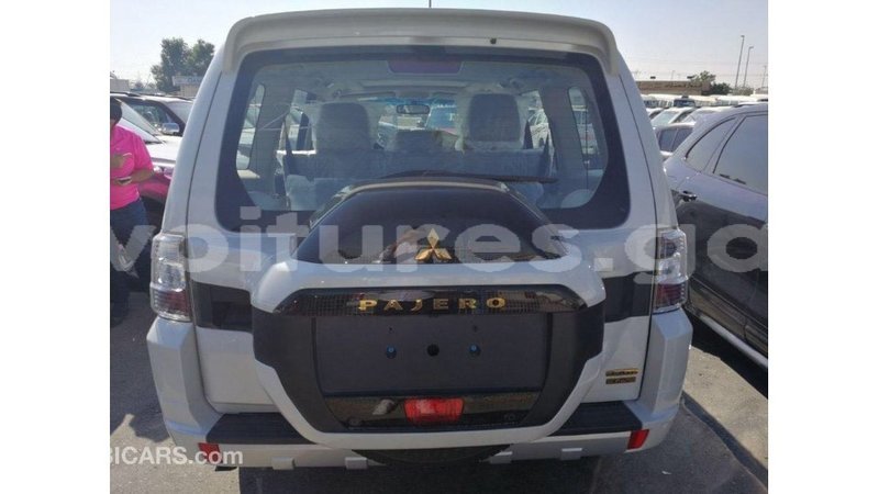 Big with watermark mitsubishi pajero estuary import dubai 6358