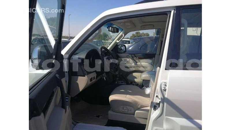 Big with watermark mitsubishi pajero estuary import dubai 6358