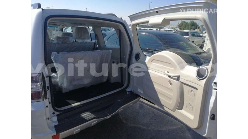 Big with watermark mitsubishi pajero estuary import dubai 6358