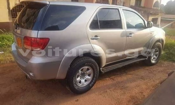 Acheter Import Voiture Toyota Fortuner Gris à Libreville, Estuaire Acheter Import Voiture Toyota Fortuner Gris à Libreville, Estuaire