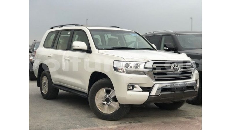 Big with watermark toyota land cruiser estuary import dubai 6368