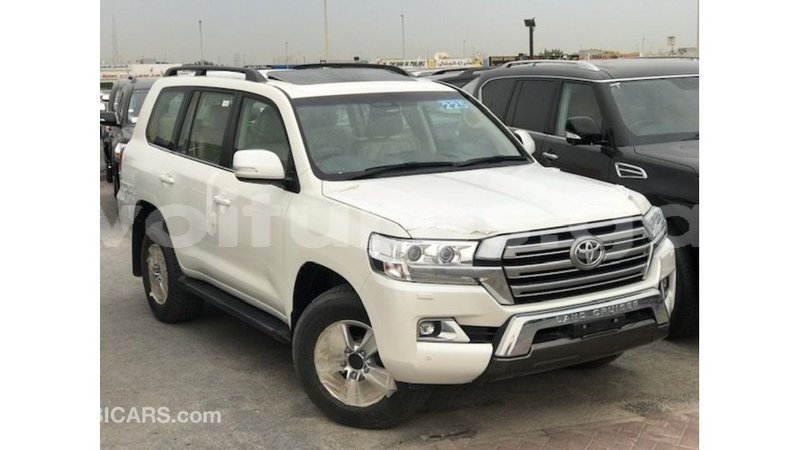 Big with watermark toyota land cruiser estuary import dubai 6368