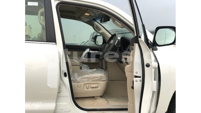 Big with watermark toyota land cruiser estuary import dubai 6368