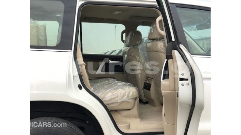 Big with watermark toyota land cruiser estuaire import dubai 6368