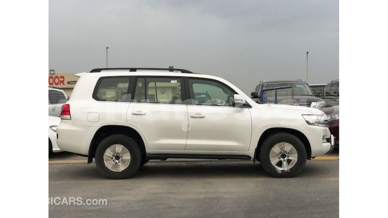 Big with watermark toyota land cruiser estuary import dubai 6368