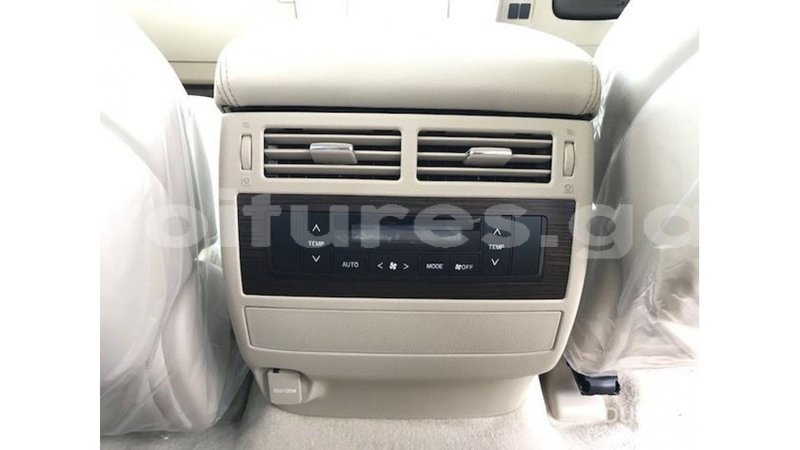 Big with watermark toyota land cruiser estuary import dubai 6368