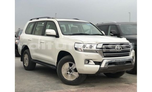 Buy Import Toyota Land Cruiser White Car in Import - Dubai in Estuary Buy Import Toyota Land Cruiser White Car in Import - Dubai in Estuary