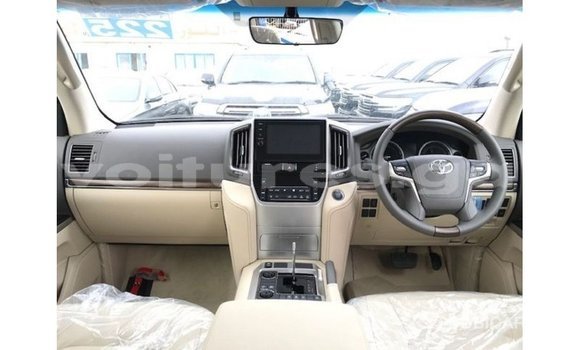 Buy Import Toyota Land Cruiser White Car in Import - Dubai in Estuary Buy Import Toyota Land Cruiser White Car in Import - Dubai in Estuary